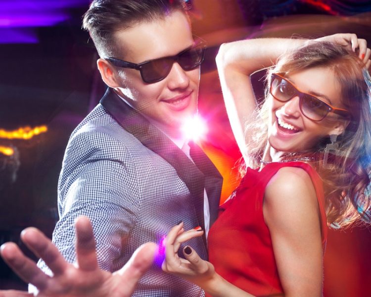 What to go to the club: sets for dating, parting, parties