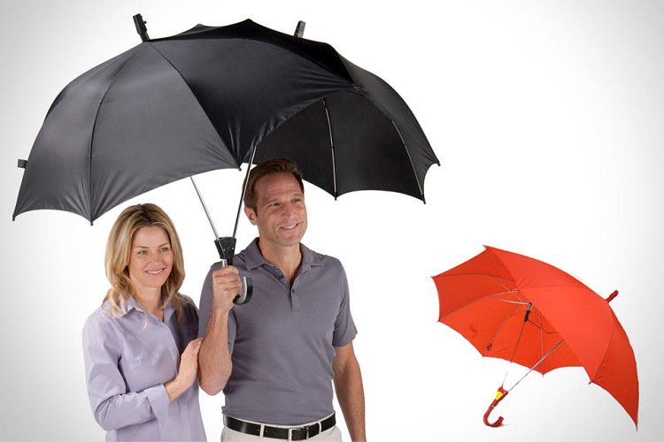 A double, so-called family umbrella is an excellent solution for walking with your beloved in the rain - in cramped quarters and not offended 
