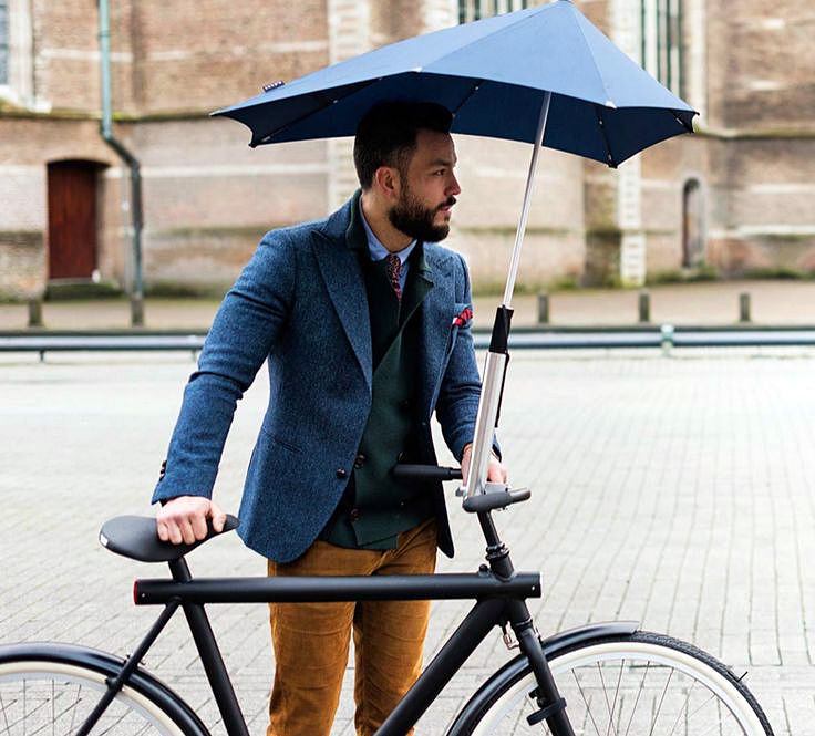 The men's umbrella from the wind is designed in such a way that he is not afraid of a squall of rain 